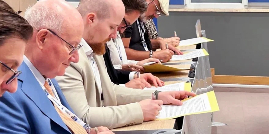 Religious-scholars-signing-an-appeal-requesting-an-end-to-Chairman-Lees-detention